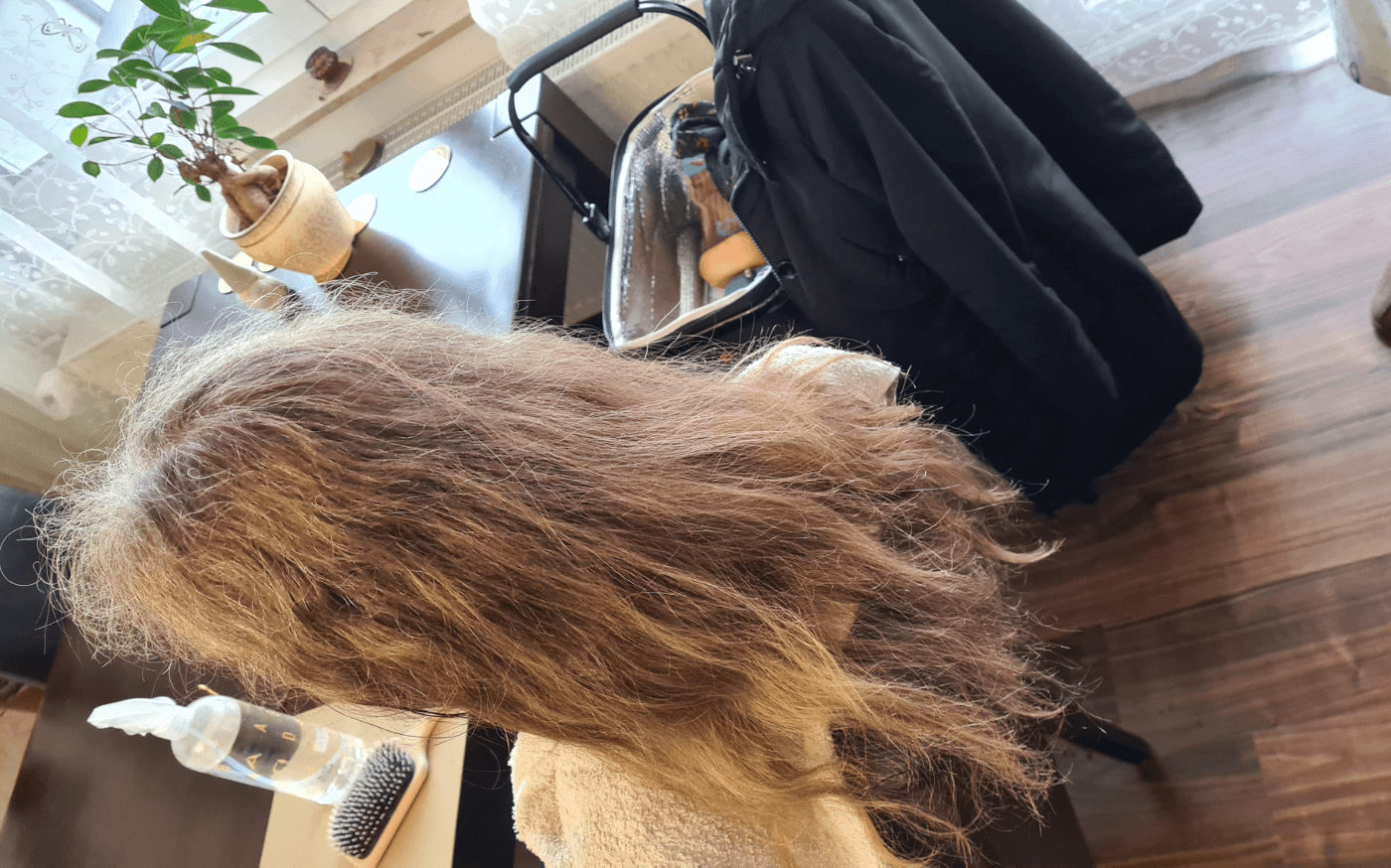 Die Haare vor dem Stylen der Haare mit dem GHD Duet Styler sind zu sehen.